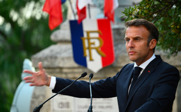 Pour sa rentrée, Macron recevra l'ensemble des forces politiques et envisage des référendums