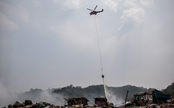 Indonésie: vaste incendie dans une décharge de l'île de Java