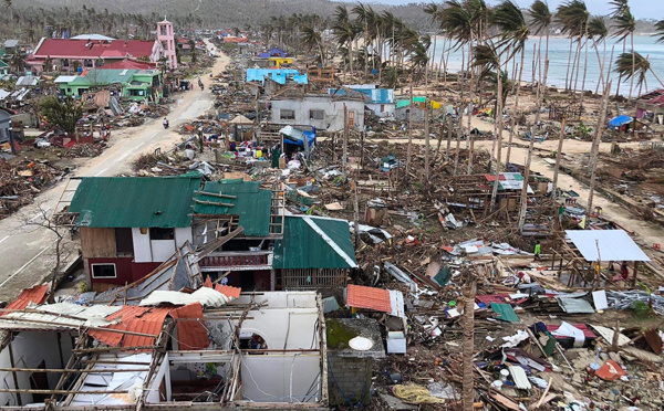 Philippines: des centaines de personnes fuient des inondations au passage d'un typhon