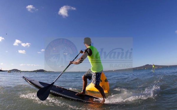 SUP Paddle – City Surf Series NZ : Georges Cronsteadt arrive premier.