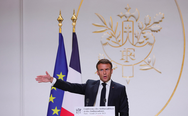 Macron très offensif sur le front international, envers et contre tout