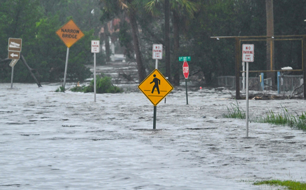 L'ouragan Idalia balaie la Floride et provoque des inondations