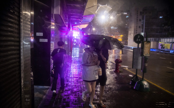 Saola pourrait être le typhon "le plus puissant" depuis 1949 dans la région de Hong Kong