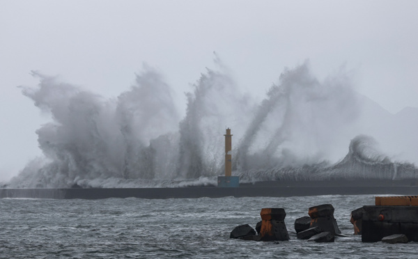 Le puissant typhon Haikui s'abat sur Taïwan