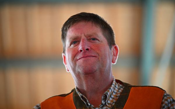 Européennes: le patron des chasseurs "consulte" pour former une liste