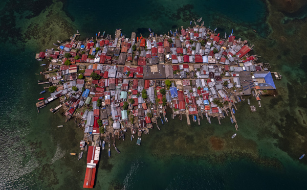 Face à la montée des eaux, des indigènes abandonnent leur îlot des Caraïbes