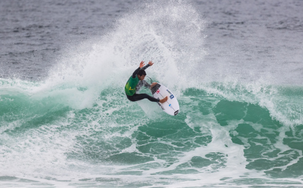 Michel Bourez et Mihamana Braye résistent au Pro Santa Cruz