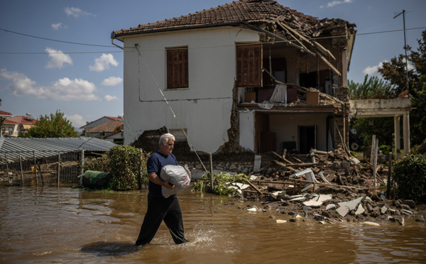Inondations meurtrières en Grèce: 10 morts, l'opération de sauvetage se poursuit