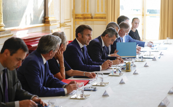 Nouvelle-Calédonie: Macron réunit à l'Elysée loyalistes et indépendantistes