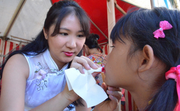 Jour de fête et de prières au temple Kanti à Mamao