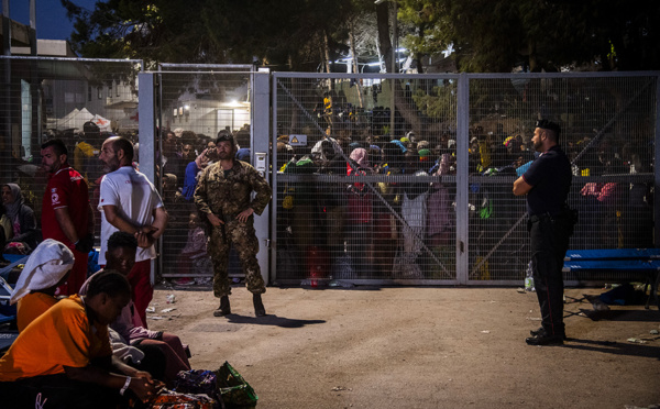 A Lampedusa, des arrivées en baisse et des milliers de migrants transférés vers le continent