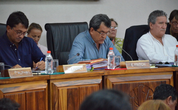 Edouard Fritch défend l'importance du Contrat de projets 2015-2020, soumis à l'approbation des élus