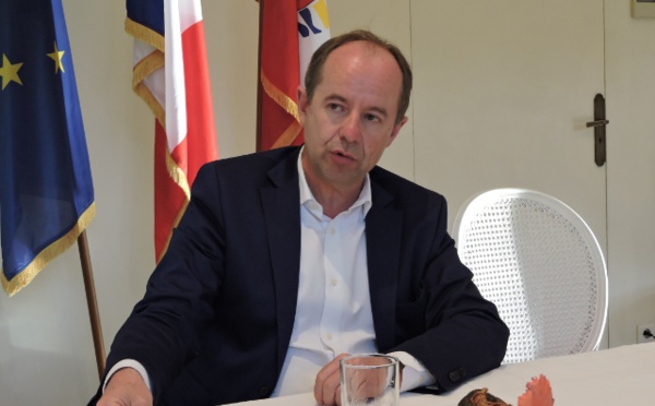 Statut d'autonomie : "Nul besoin de le refondre" selon Urvoas