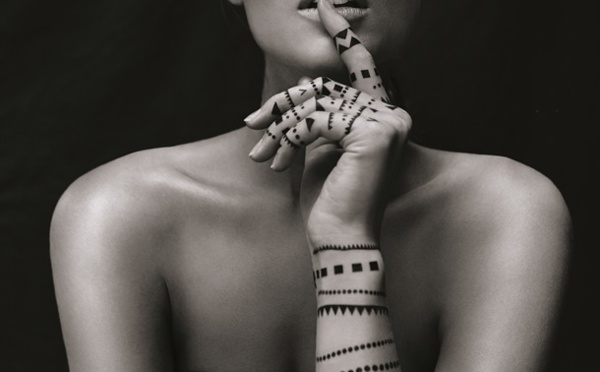 Les tatouages éphémères inspirés des tatau maohi, stars de l'été 2015 ? 