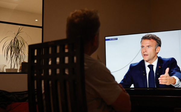 Macron veut que le carburant soit vendu à "prix coûtant" et relance une indemnité "limitée"
