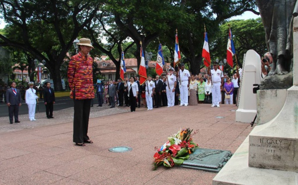 Visite officielle de la Ministre des Outre-mer : Dépôt de gerbe au Monument aux morts de Papeete (DIAPORAMAS)