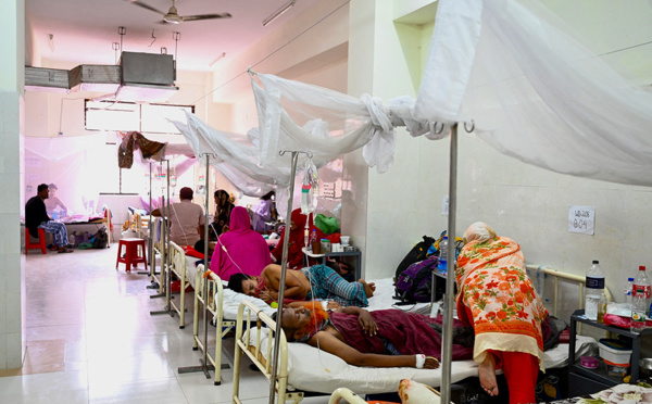 Le Bangladesh frappé par sa pire épidémie de dengue, avec plus de 1.000 morts cette année