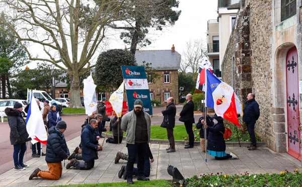 Le mouvement catholique intégriste Civitas dissout par le gouvernement
