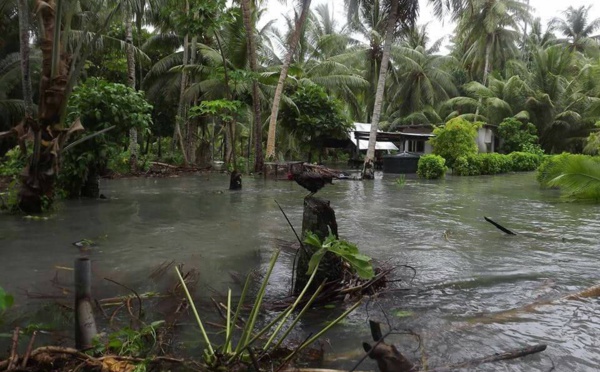Cyclone PAM: des victimes au Vanuatu, la Calédonie sous la menace