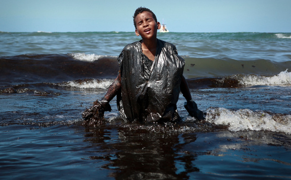 Des dizaines de millions d'enfants déracinés et traumatisés par les désastres climatiques