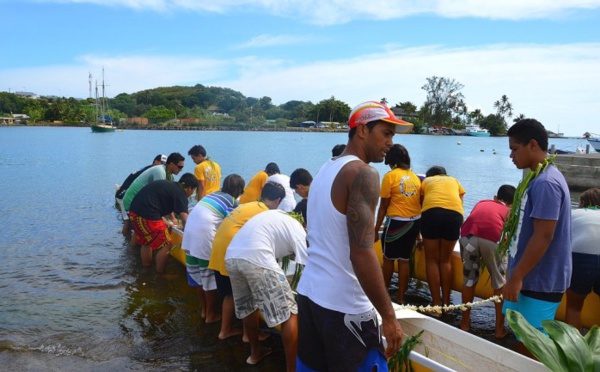 Recyclage d'une pirogue par le collège NDA