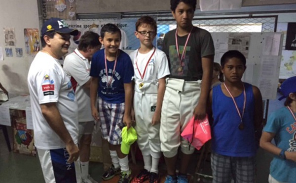 Visites sur le terrain pour le ministre de la Jeunesse et des Sports : tournoi de volley-ball et compétition d’escrime