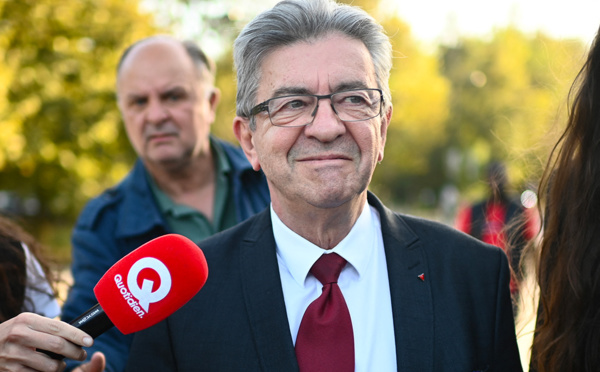 Mélenchon semble acter la fin de la Nupes et accuse le PS d'en être responsable