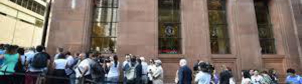 File d'attente pour le café de Sydney théâtre d'une prise d'otages