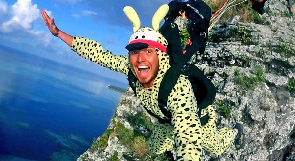 Insolite : Un Marsupilami saute en basejump à Maupiti