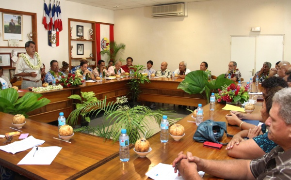 Edouard Fritch rencontre les élus de Hitia'a o te Ra