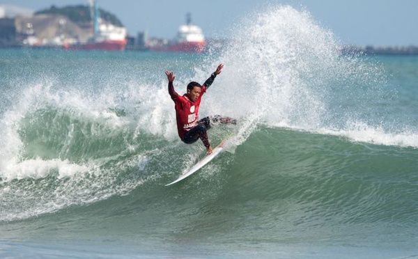 Surf Pro Junior – Taranaki Pro Surf Festival NZ : Ariihoe Tefaafana 2ème, Mihimana Braye 3ème.