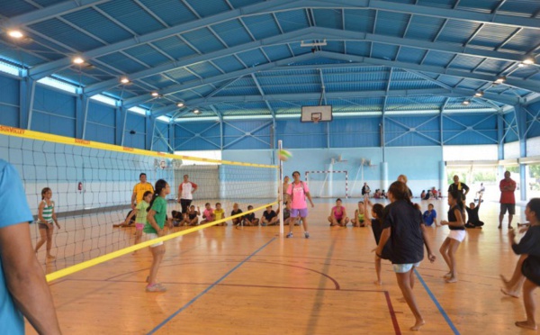 Tournoi de volley ball des classes de CM1 des établissemnts scolaires de Faa'a