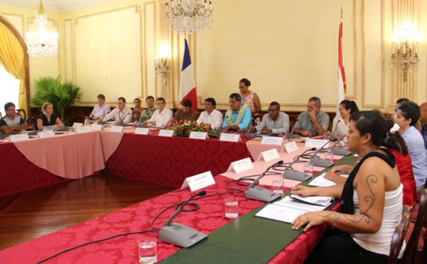 Centrales hybrides aux Tuamotu : le Président présente les conclusions d’un audit