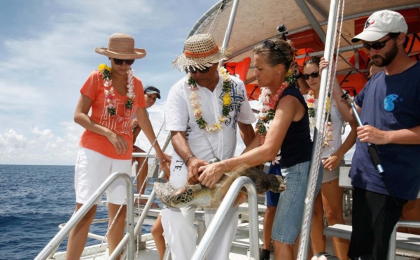 Le Président relâche la tortue Tereori