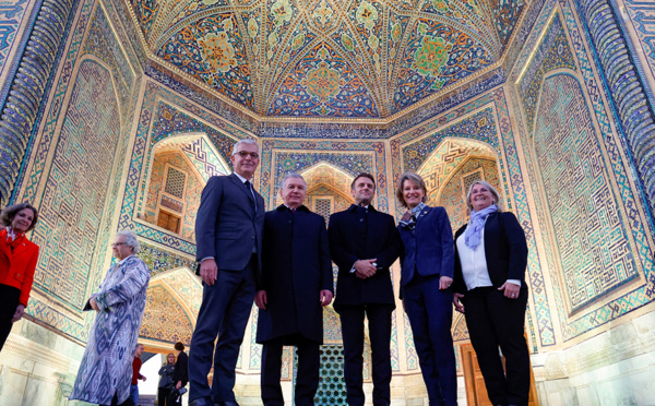 Macron mise sur l'ouverture de l'Ouzbékistan, l'Etat de droit en sourdine