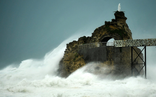 La tempête Ciaran fait au moins 15 morts et perturbe les transports en Europe