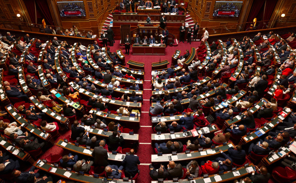 Immigration: le Sénat s'empare d'un projet de loi volcanique