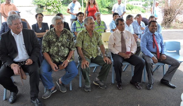 Les ministres réunis autour d'Edouard Fritch à Saint-Hilaire