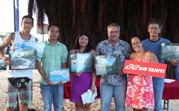 Remise des lots pour le concours "Photographie une rivière de Polynésie française"