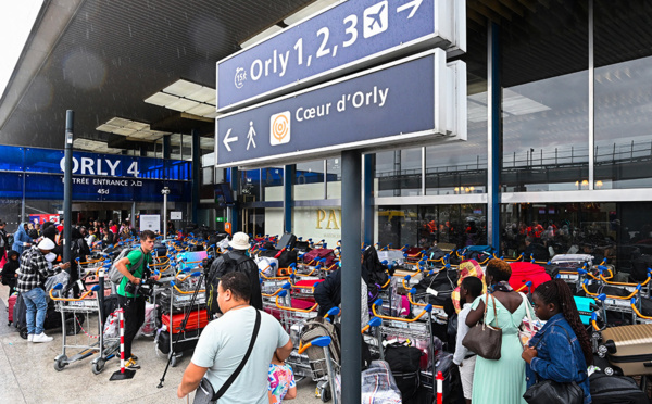 Grève de contrôleurs aériens: un quart des vols annulés lundi à Paris-Orly et Toulouse