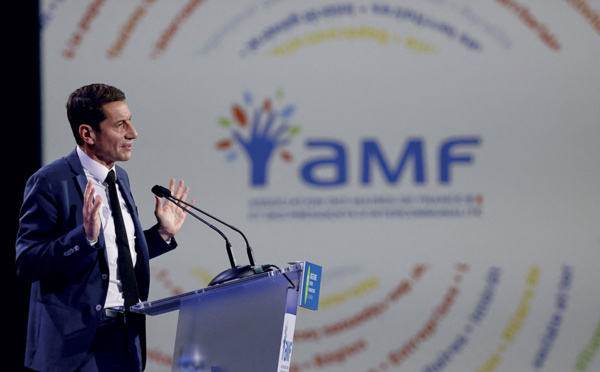 Attaqués mais combatifs, les maires réunis à Paris