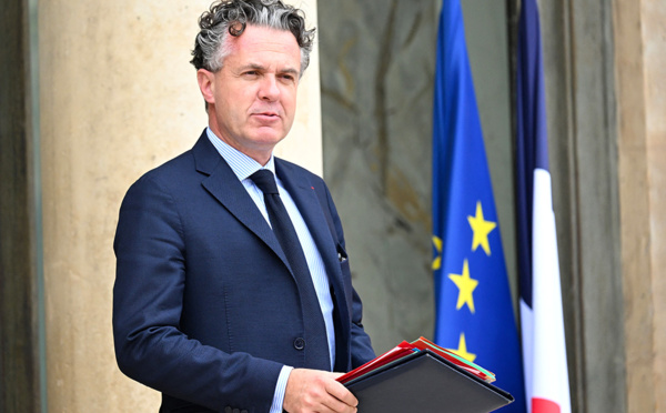 Publicité en mer: après un vide juridique, le gouvernement fixe les règles