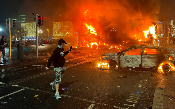 Le gouvernement irlandais dénonce des violences qui "font honte à l'Irlande" au lendemain d'émeutes à Dublin