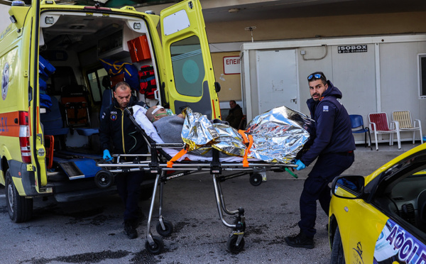 Grèce: poursuite des recherches pour retrouver des survivants du naufrage d'un cargo