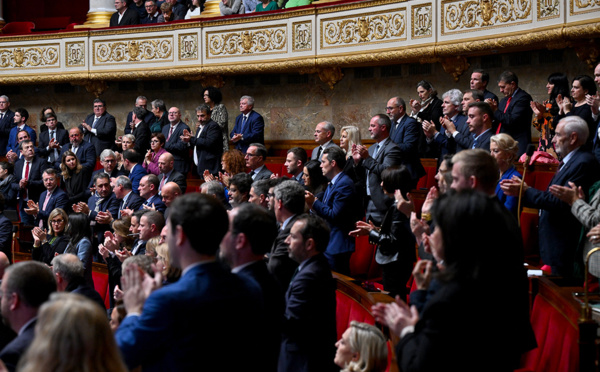 Loi immigration: un "compromis" sur les régularisations à l'Assemblée, fustigé par la droite