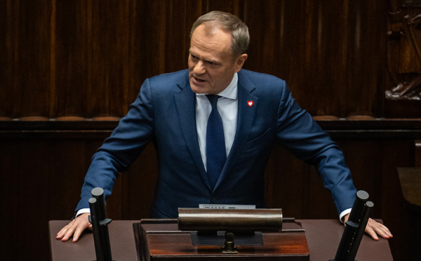 Pologne: Donald Tusk, chef de file des pro-européens, devient le nouveau Premier ministre