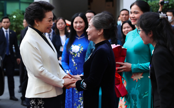 Xi en visite d'Etat au Vietnam pour contrer l'influence américaine