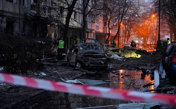 Une attaque russe d'ampleur sur Kiev fait 53 blessés, l'Ukraine en quête d'aide