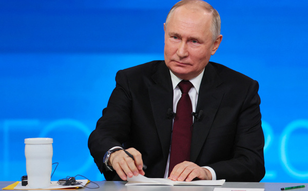 En confiance, Poutine promet une Russie qui "va de l'avant" et la victoire en Ukraine