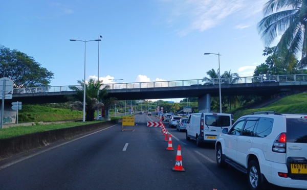 Enormes bouchons à cause d’une machine en panne